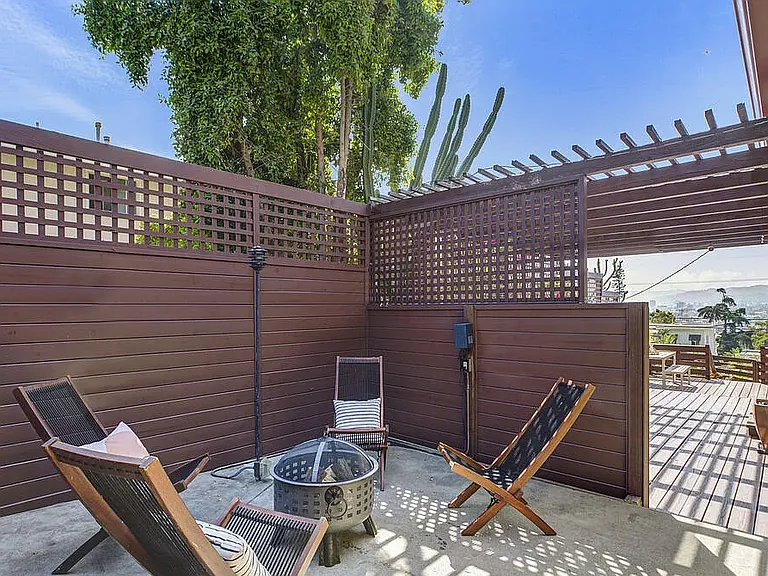 1332 Edgecliffe Dr — Photo 25