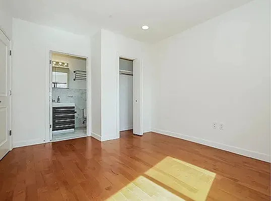 Rented by Safdie Realty Group | media 14