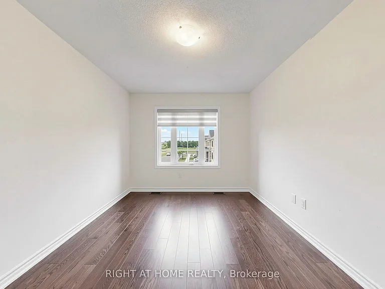90 Laing Dr — Photo 36