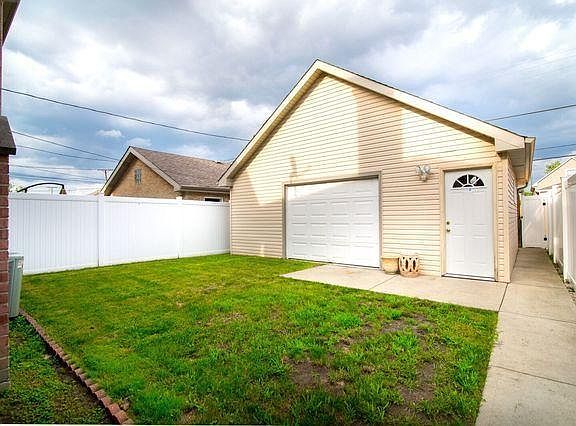 3rd image of 5021 S Lorel Ave