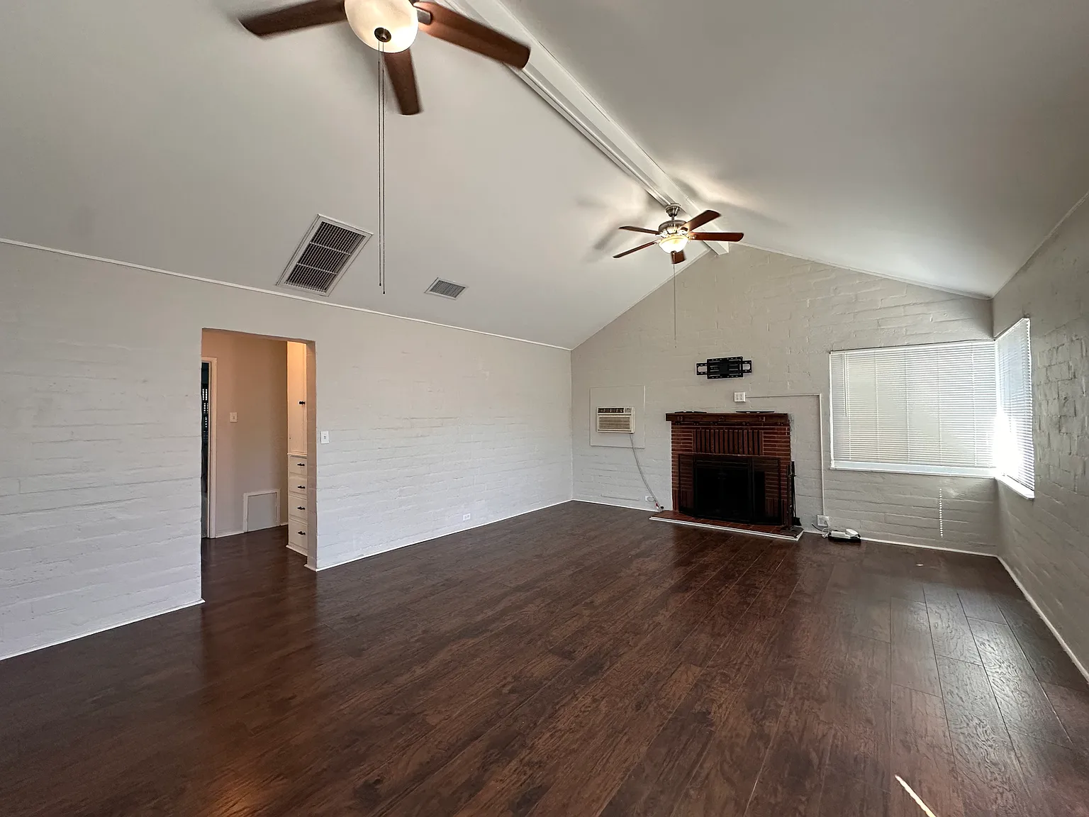 2 bed, 992 sqft, $2,900 — Photo 4