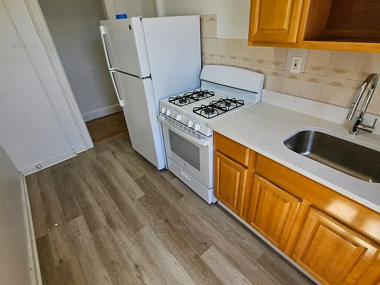 2108 Chatterton Ave #2E — Photo 3