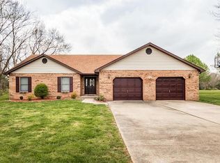 4 Old Stone Rd, Columbia, IL 62236