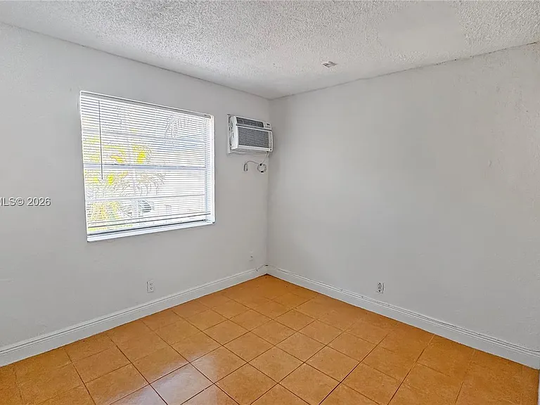 4081 N Dixie Hwy #20 — Photo 8