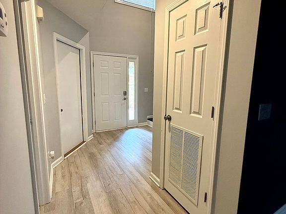 5th image of 115 W Briar Dr