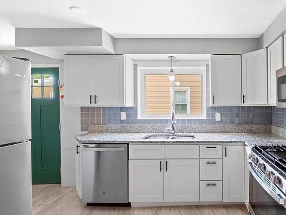 5th image of 7026 Winona Ave