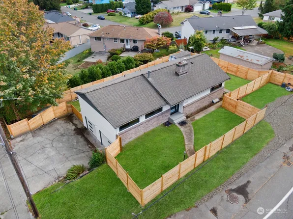 20352 Fremont Avenue N, Shoreline, WA 98133