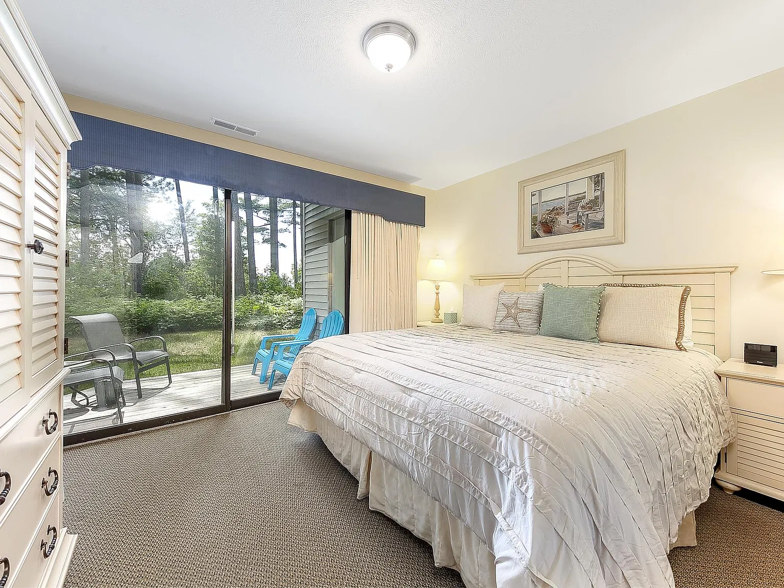 2 bed, 1100 sqft, $2,400 — Photo 3