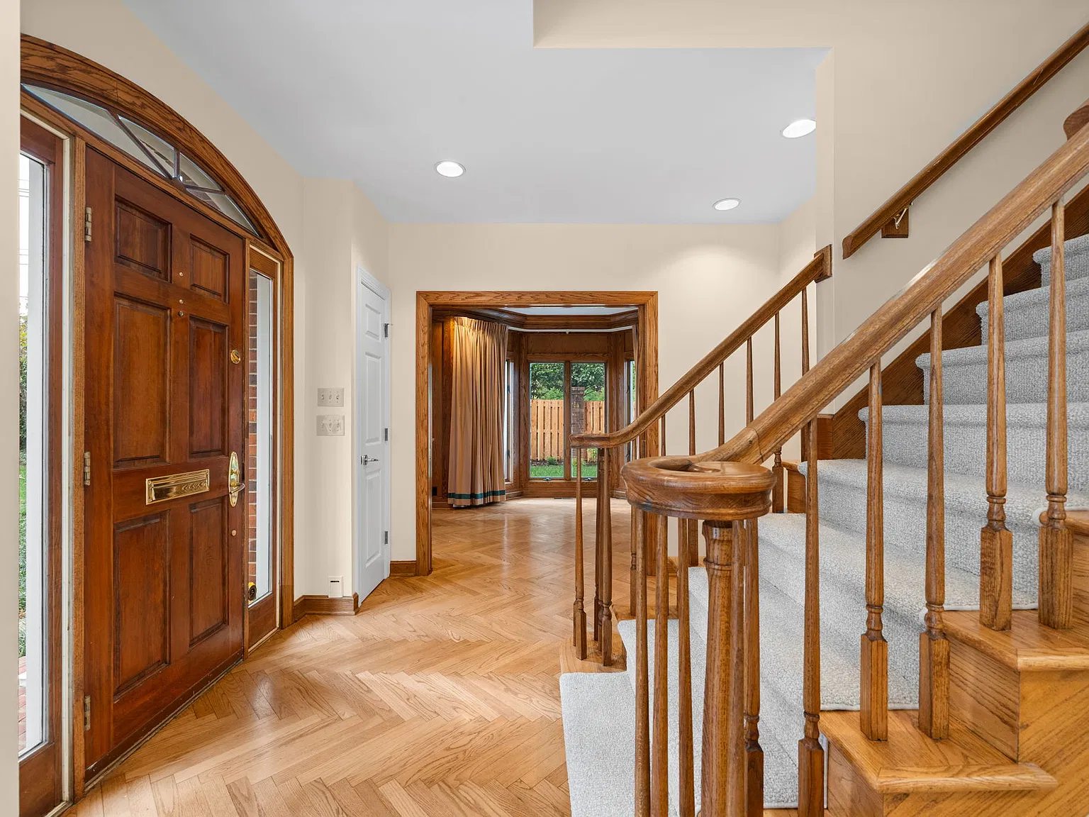 3 bed, 3.5 bath, 3152 sqft, $6,000 — Photo 3