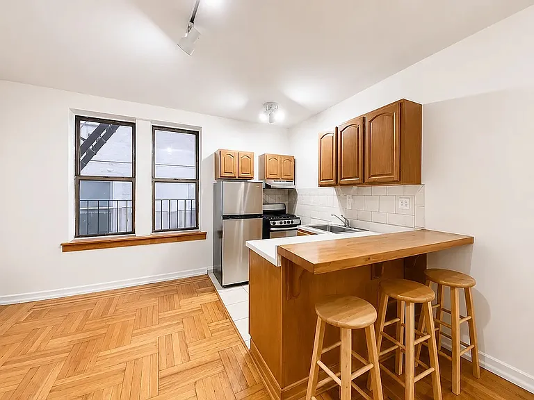 707 W 171st St #E1 — Photo 9