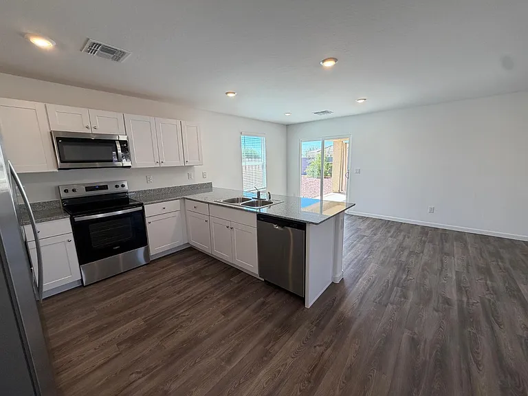 1473 E Jaycie Dr — Photo 11