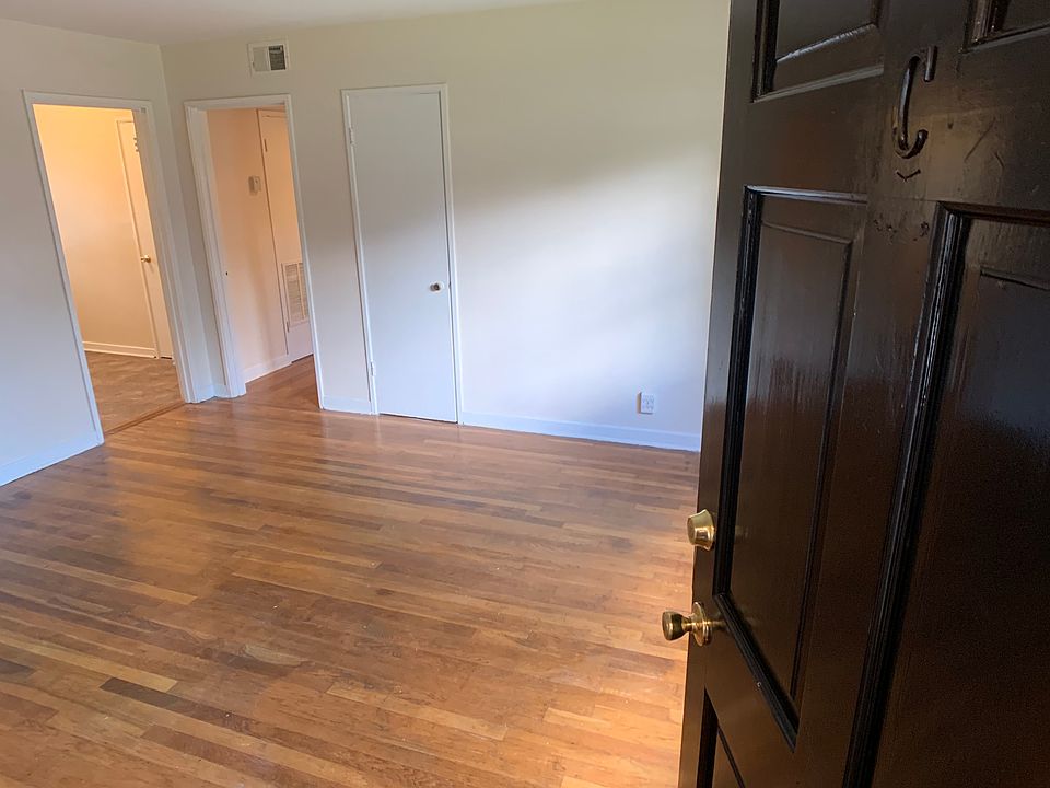 1st image of 1900 Courtney Dr APT B