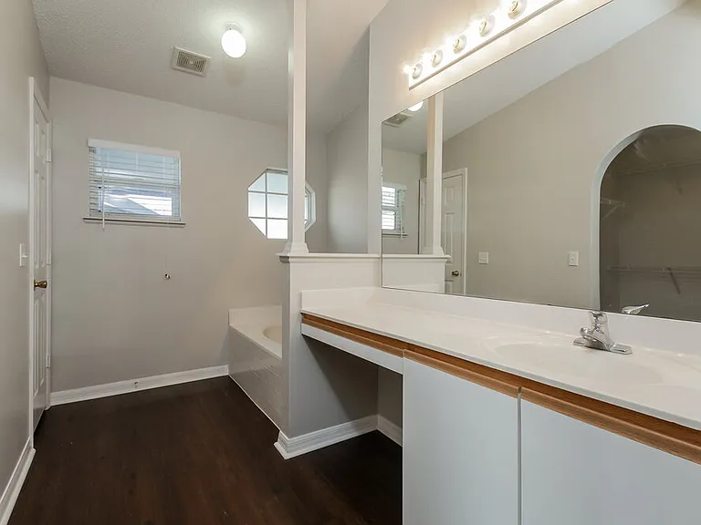 12814 Lake Vista Dr — Photo 10