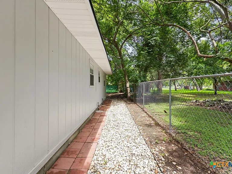 761 Whippoorwill Dr #B — Photo 19
