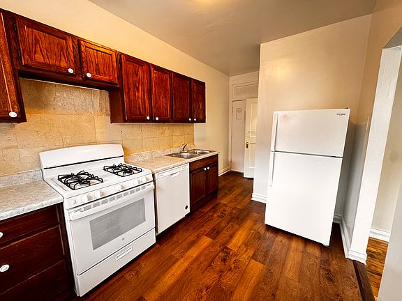 5th image of 7737 N Sheridan Rd #2