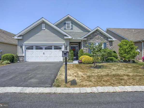 92 Presidents Dr, Mechanicsburg, PA 17050