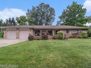 2174 Strader Dr, West Bloomfield, MI 48324