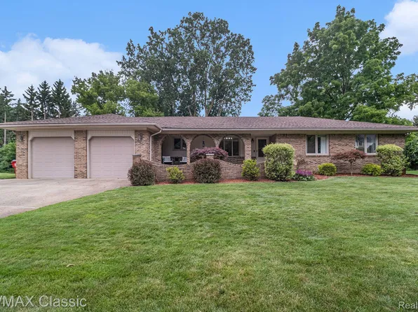 2174 Strader Dr, West Bloomfield, MI 48324