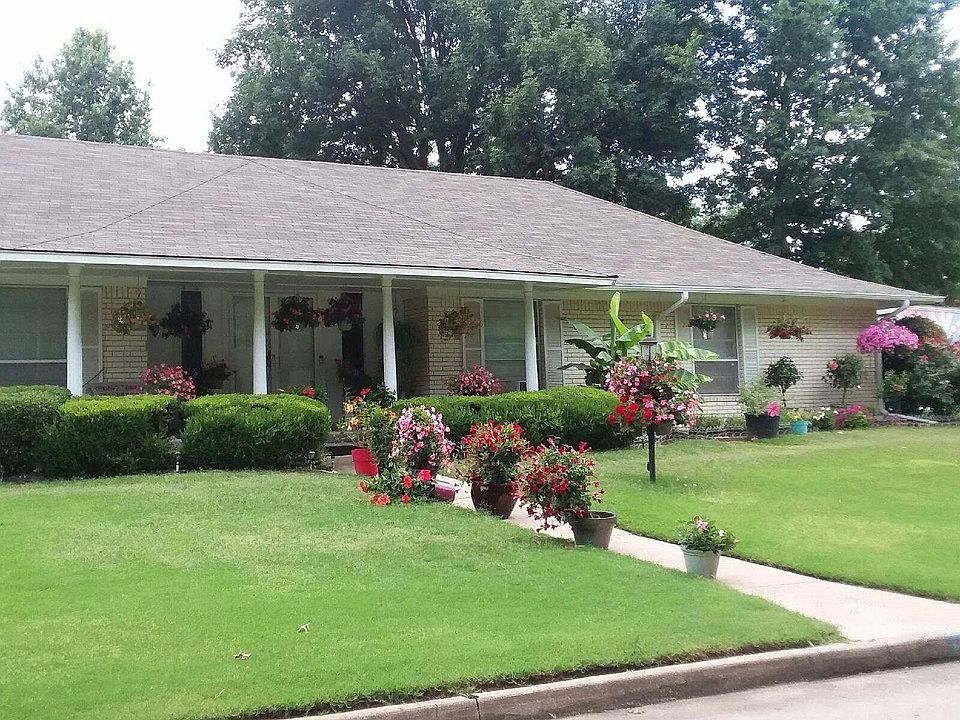 Single level home, 1700+ square feet with 2+ car garage