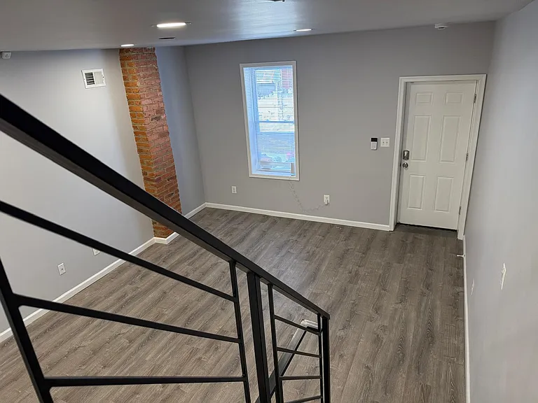 576 E Herman St — Photo 17