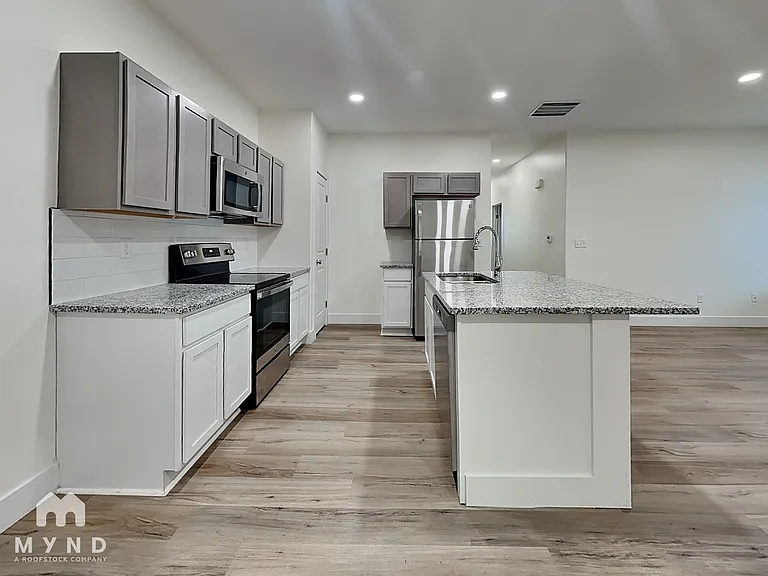 5801 Bristol St #5801 — Photo 7