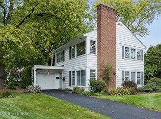 6 Williamsburg Cir, Evanston, IL 60203