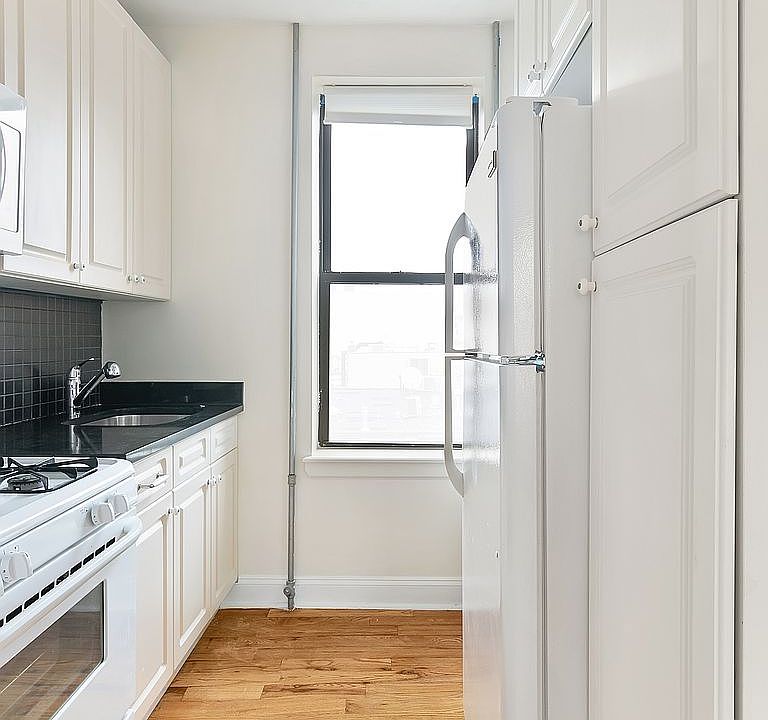 1st image of 2246 31st St APT 2A