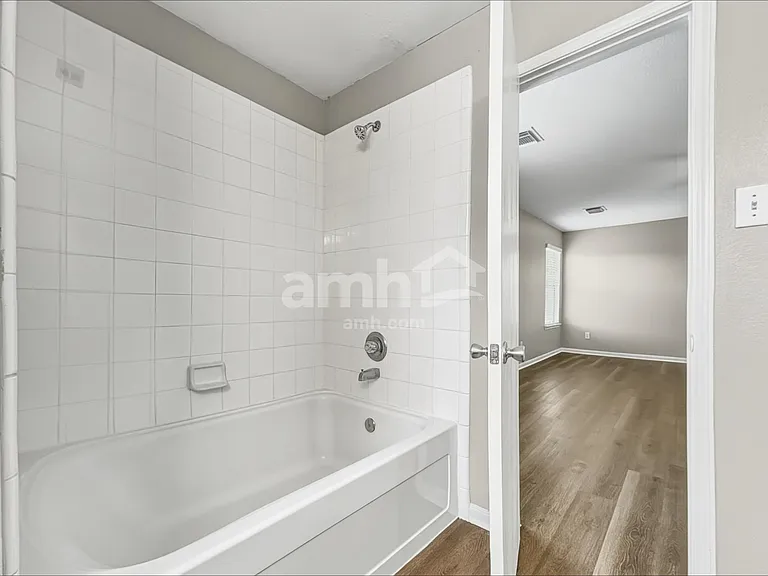 16311 Hayesford Ln — Photo 12