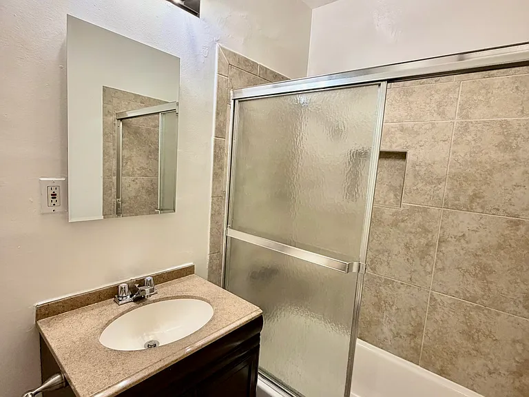 956 Wilcox Avenue — Photo 38