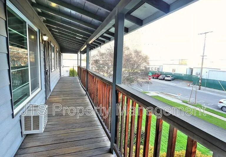 4439 V St #5 — Photo 58
