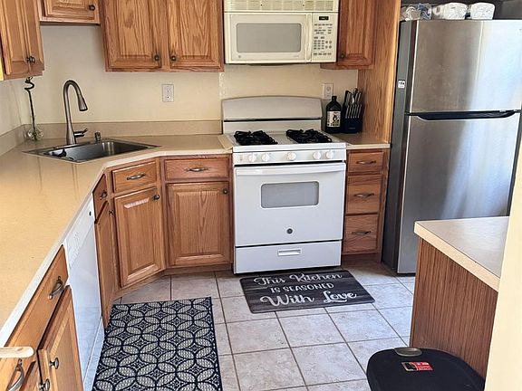 5th image of 134 Pear Tree Ln