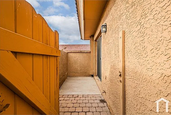 501 W Yukon Dr #4 — Photo 16