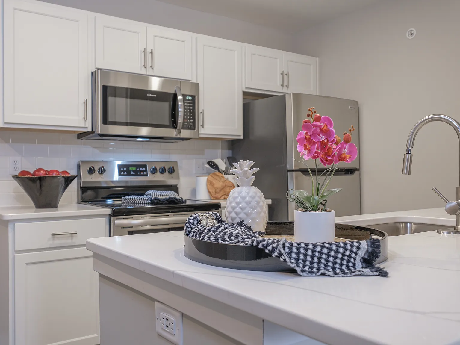 Saw Mill Village Apartments — Photo 2