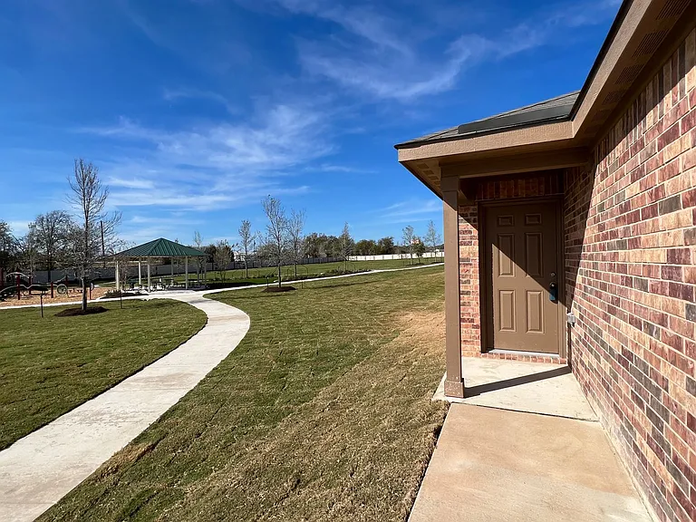 364 Crescent Park Dr — Photo 5