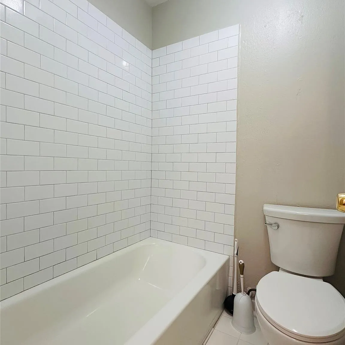3 bed, 2.0 bath, 1714 sqft, $1,900 — Photo 4