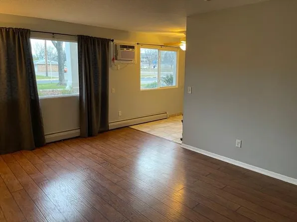 2700 Rosalyn Ct APT 101, New Hope, MN 55427