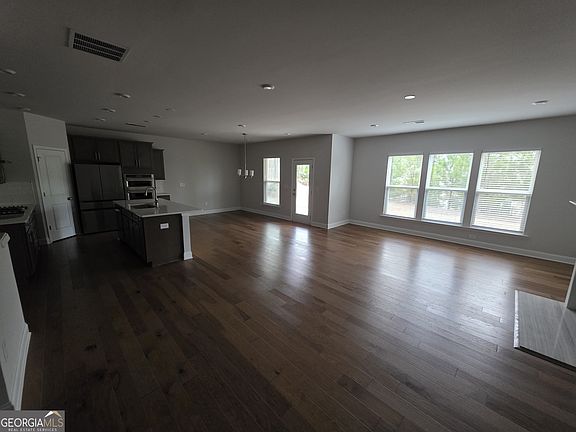 3rd image of 40 Riverclub Rd