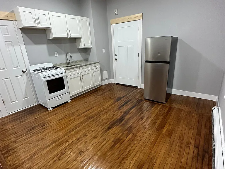 47 West St #6 — Photo 8