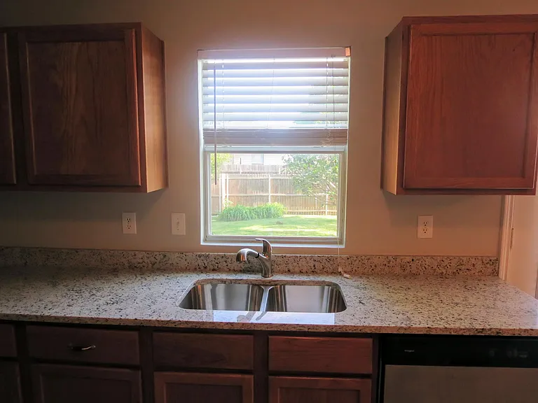 2348 White Oak Dr — Photo 18
