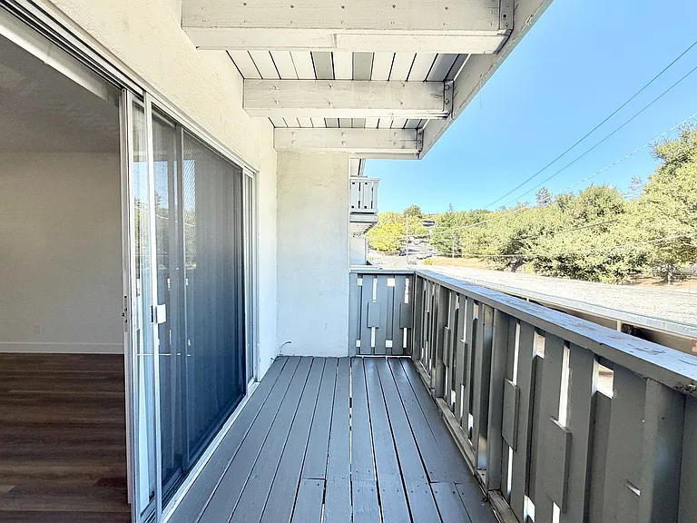 Alameda Apartments — Photo 3
