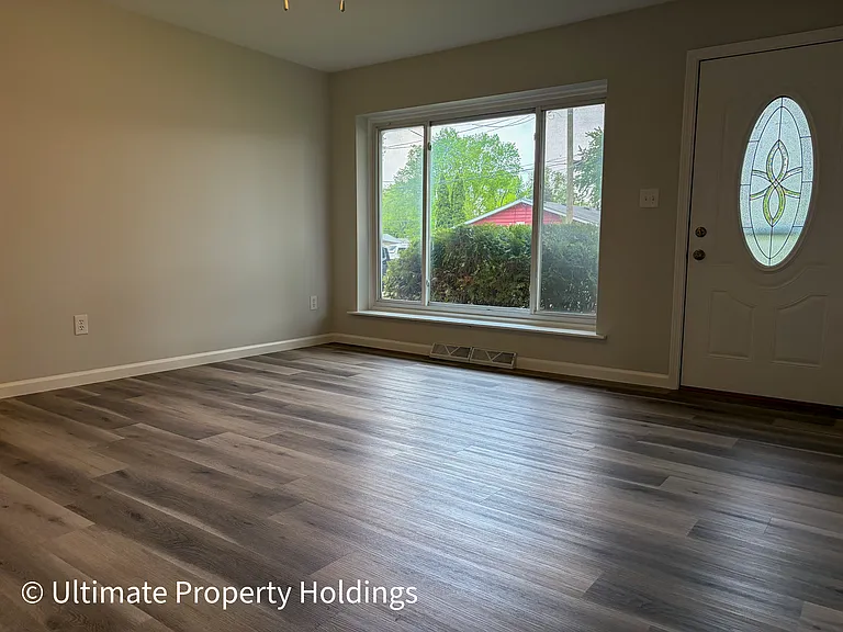 604 W Lee St — Photo 6
