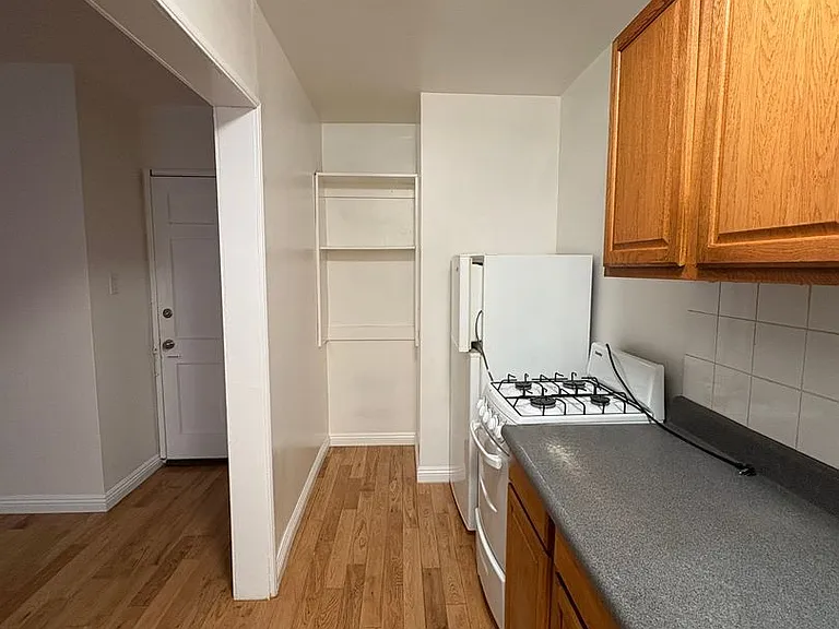 645 S. Burnside Ave. — Photo 12