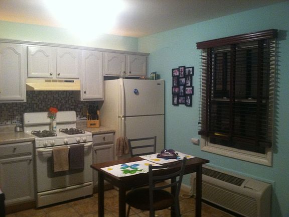 4th image of 908 E London Ave