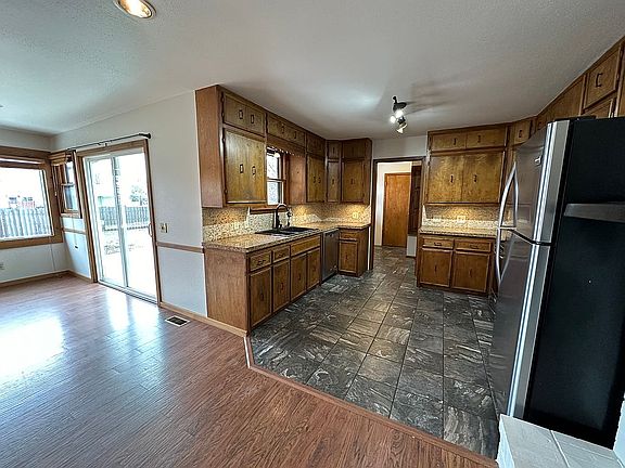 5th image of 402 N Jubilee St