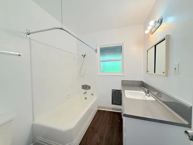331 E Live Oak St — Photo 19