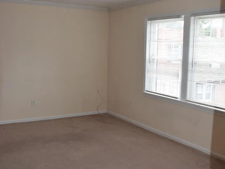 2057 38th St SE #301 — Photo 15