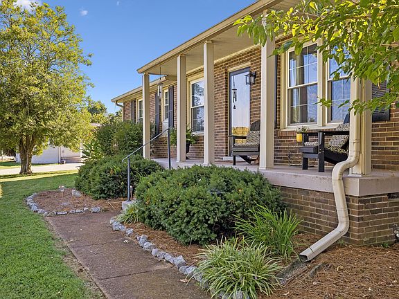 3rd image of 211 Edgewater Dr