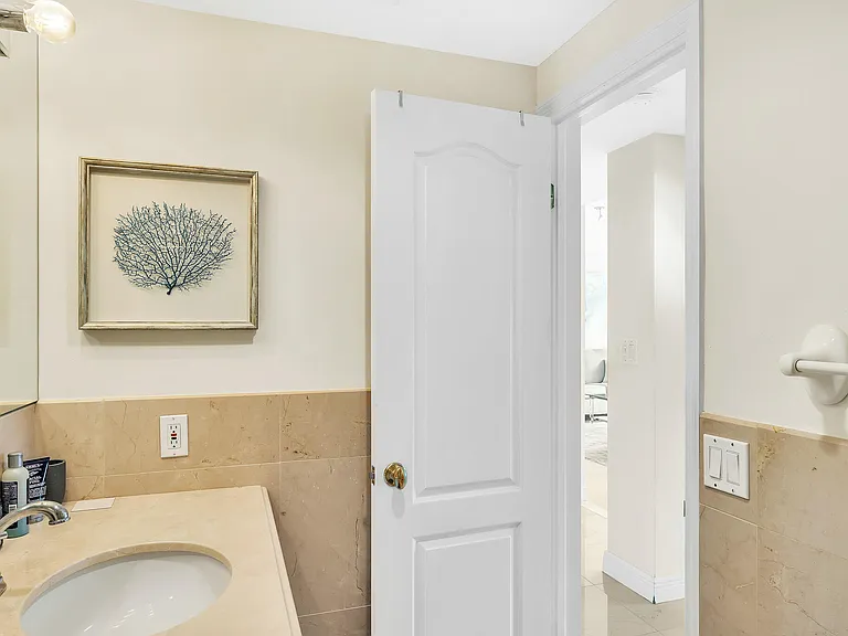 250 N Bradley Pl #402 — Photo 34