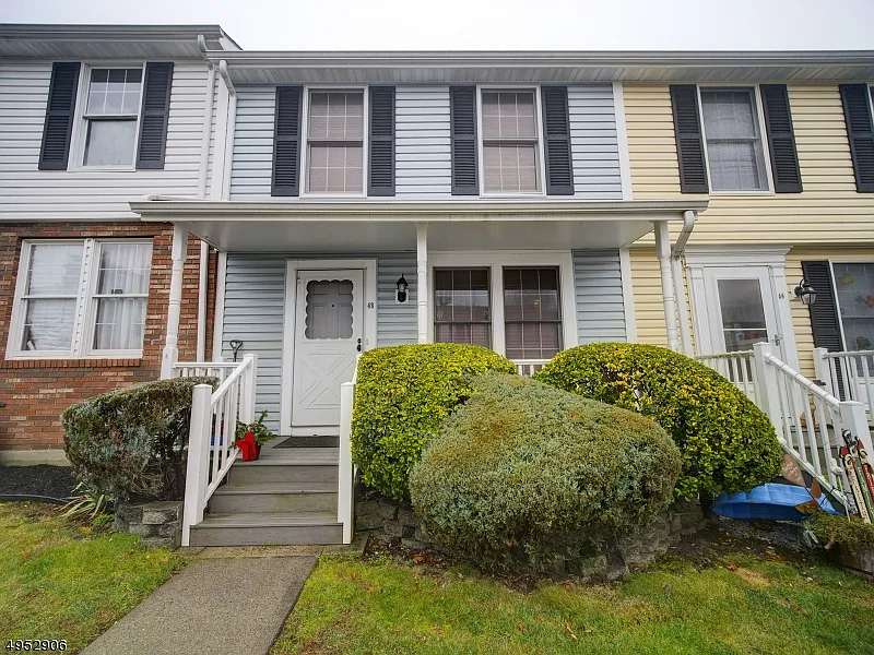 48 Dayna Ct photo 1