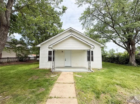 317 Sewell St, Sullivan, MO 63080